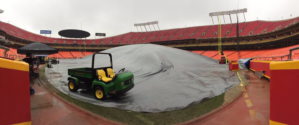 Crews finish preparing Arrowhead after storm and ahead of game