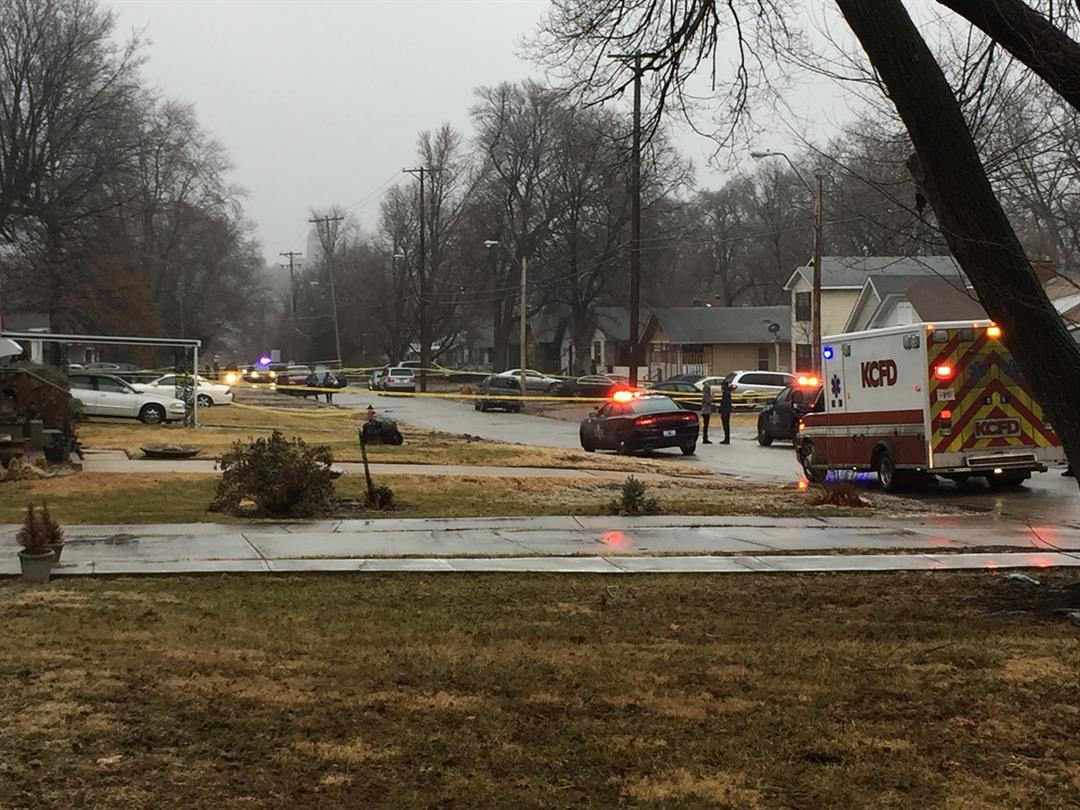 2 injured in rolling gun battle along Indiana Avenue