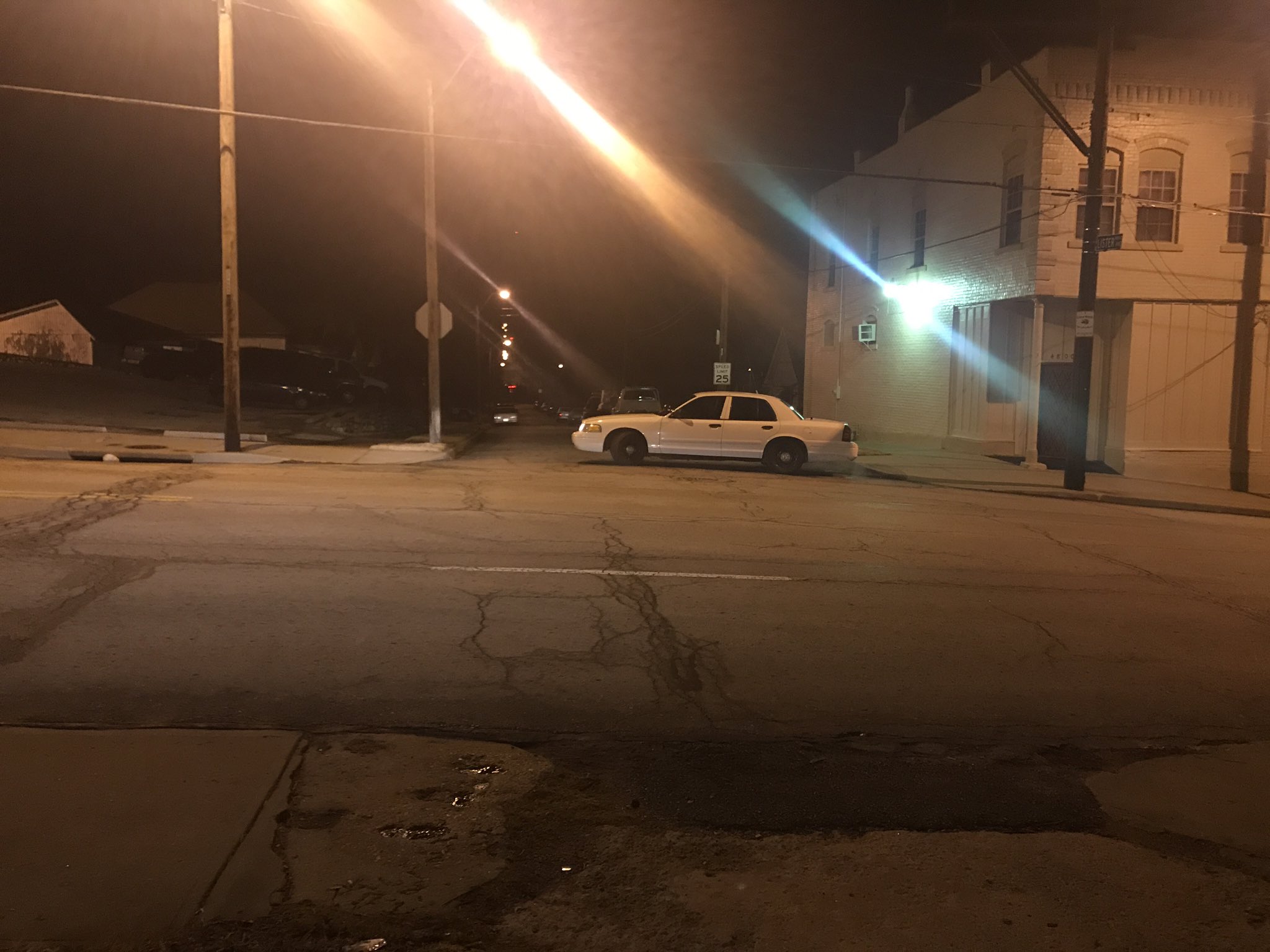 Kansas City police remain in standoff following murder at 26th, Lister