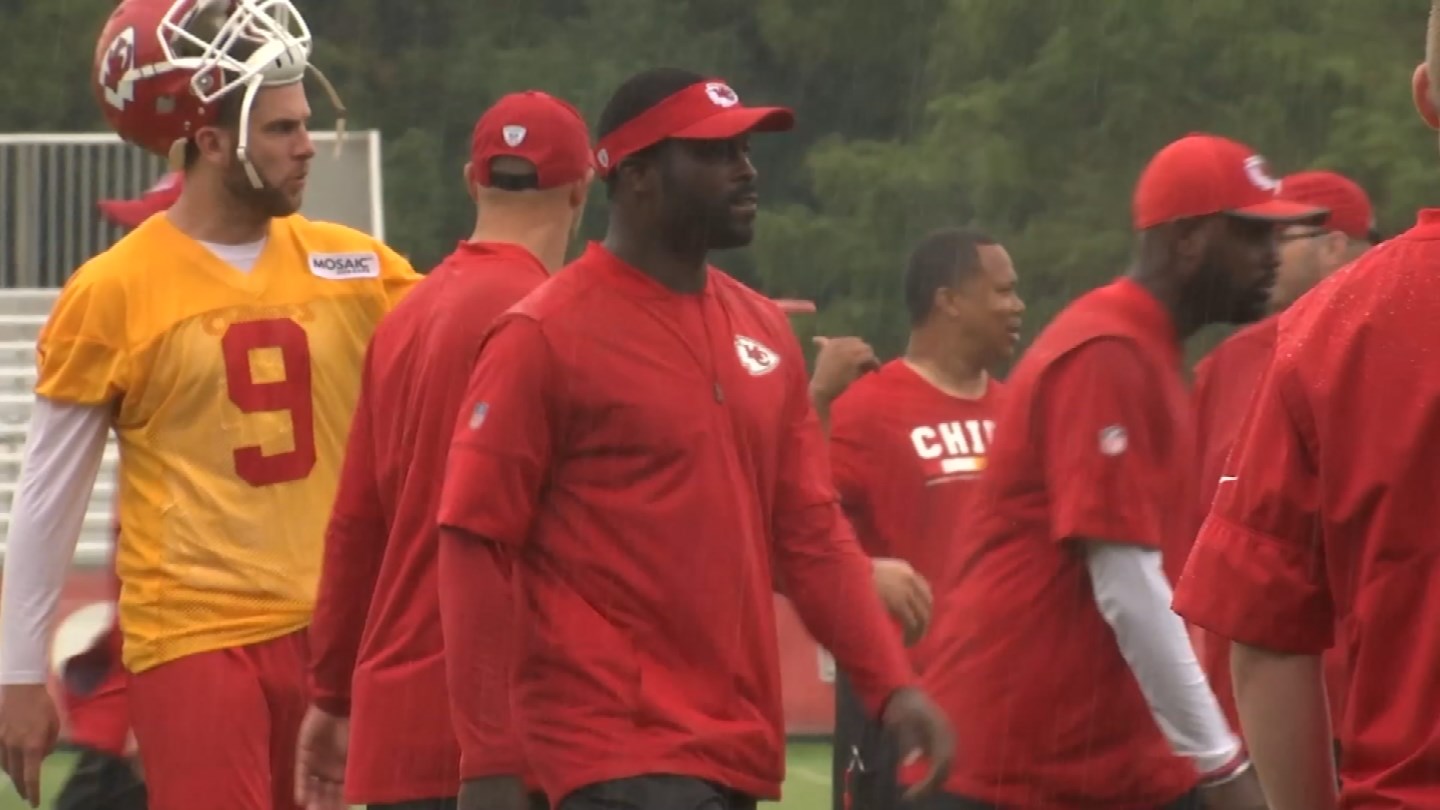 Michael Vick Is Now A Chiefs Coaching Intern For Andy Reid Kctv5 News