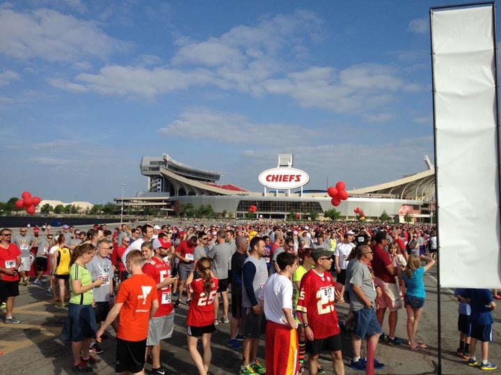 About 3,500 people enjoy nice weather for Chiefs 5K CBS 5 KPHO