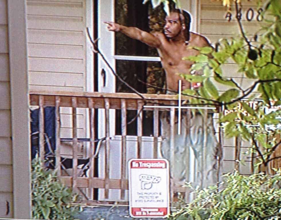 Suspect talks with police from front porch. (Brett Hacker/KCTV)