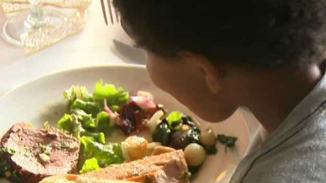 Canceled wedding leads to meals for homeless